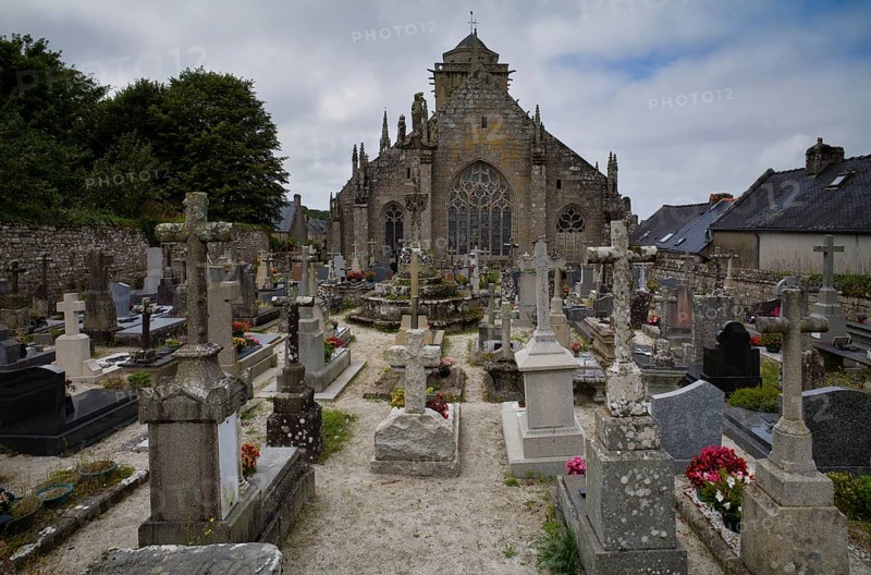 Saint-Ronan Church Cemetery