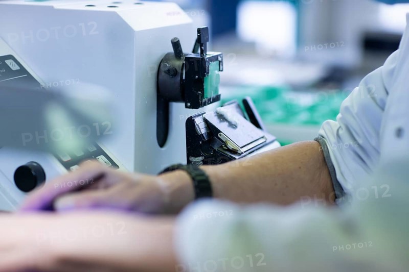 Processing of samples in a histology laboratory