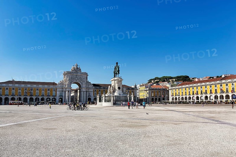 Praca do Comercio with triumphal arch Arco da Vitoria