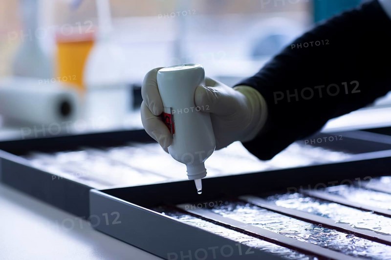 Sample processing with marker application in a histology laboratory