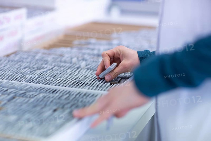 Sample storage and sorting in a histology laboratory