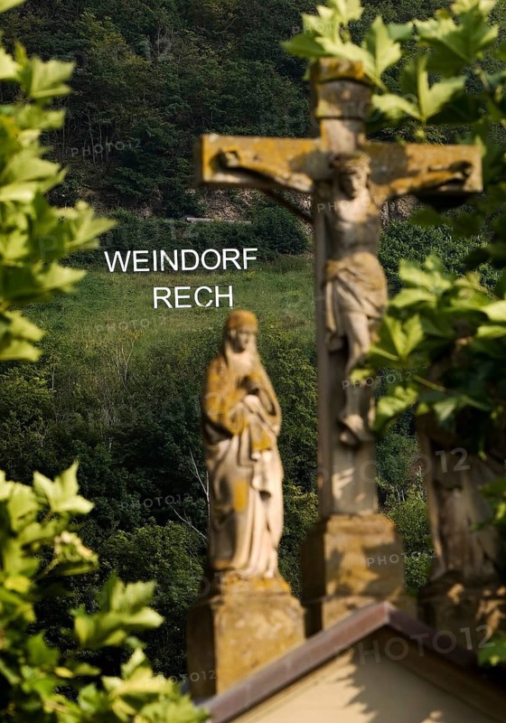 View past Christ on the Cross to the Scripture Weindorf Rech im Ahrgebirge