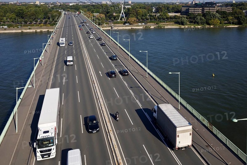 Traffic on the Zoobruecke seen from the cable car