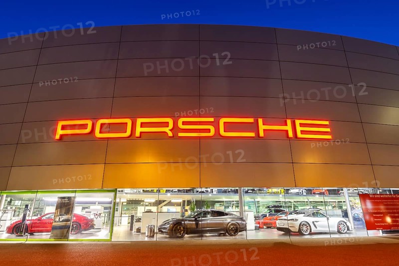 Porsche dealer Auto Autos Zuffenhausen modern architecture in Stuttgart