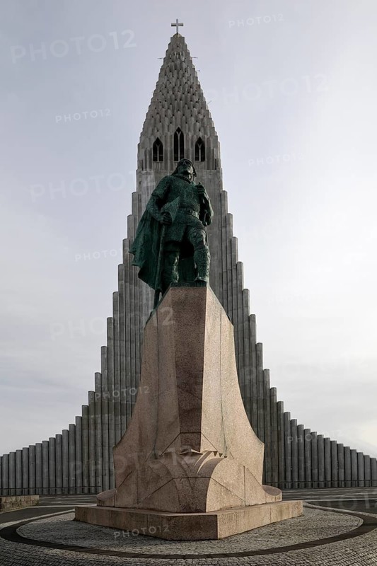 Hallgrimskirkja with the statue of Leif Eriksson