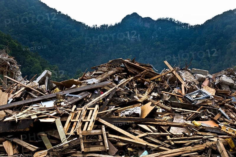 Debris and rubbish in front of the Ahr Mountains