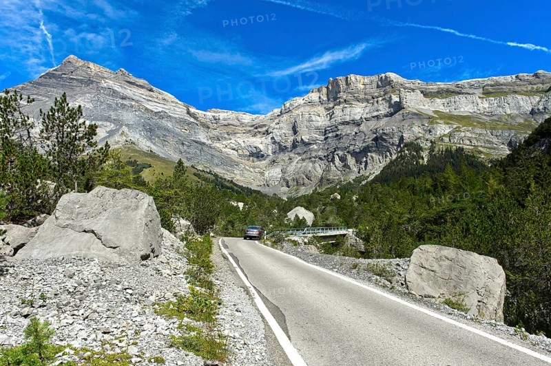 Derborence valley basin with access road