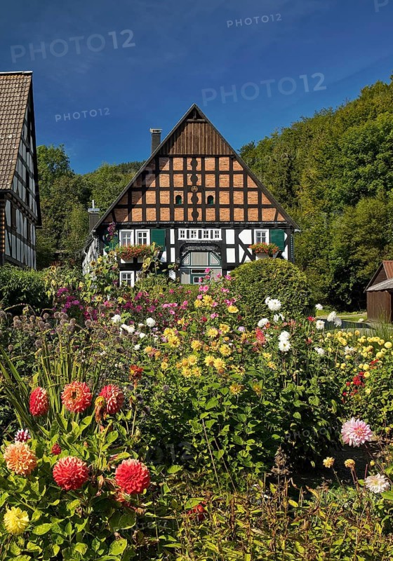 The beautiful Fresenhof with its farm garden in the Titmaringhausen district of Medebach