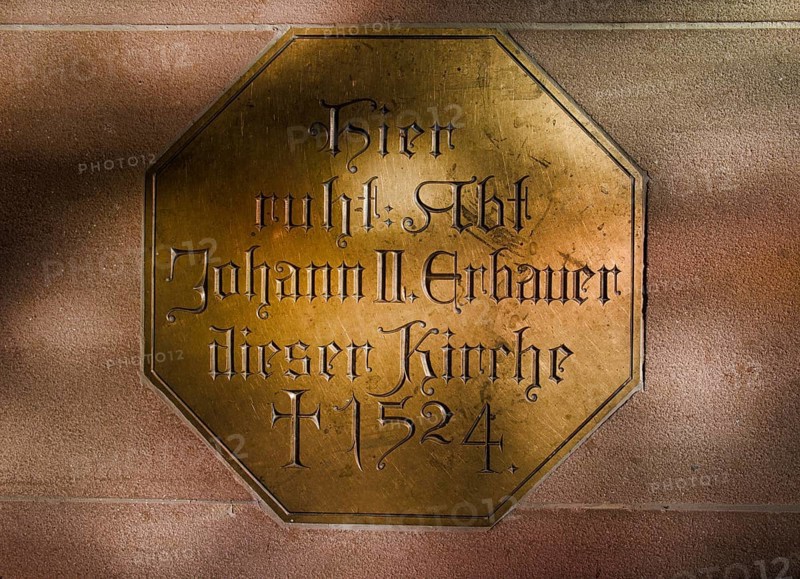 Gilded tomb inscription