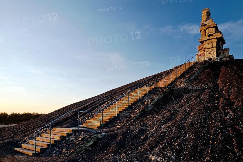 Rheinelbe slag heap with stairway to the Himmelstreppe artwork