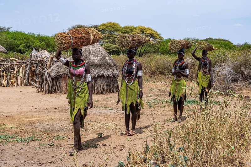 Girls with collected reeds on their heads on their way home