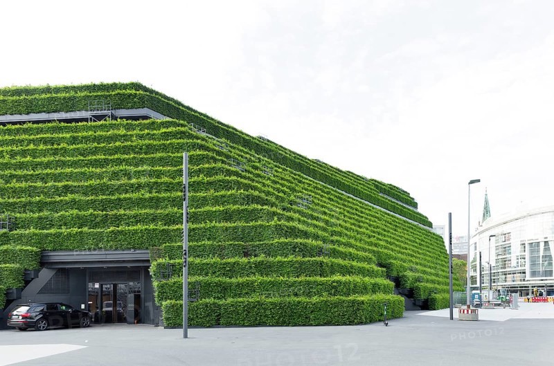 Koe-Bogen II office and commercial building