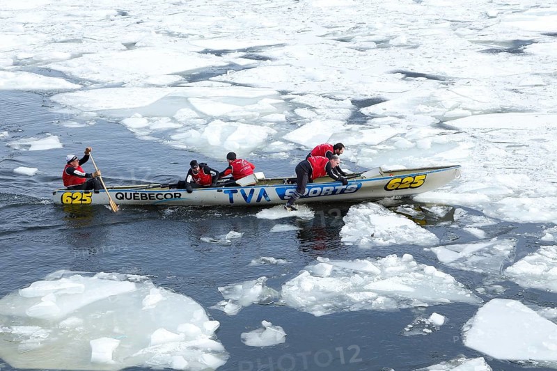 Canoe race on ice