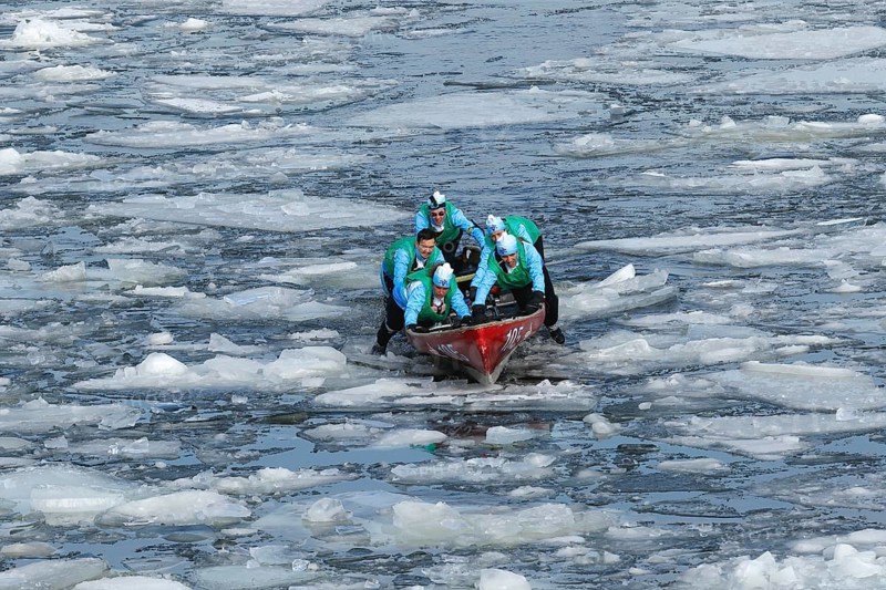 Canoe race on ice