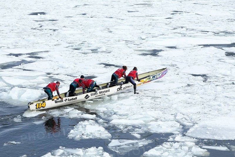 Canoe race on ice
