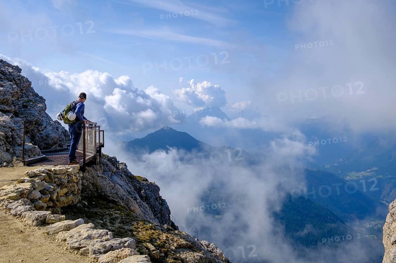 Hikers on the Skywalk