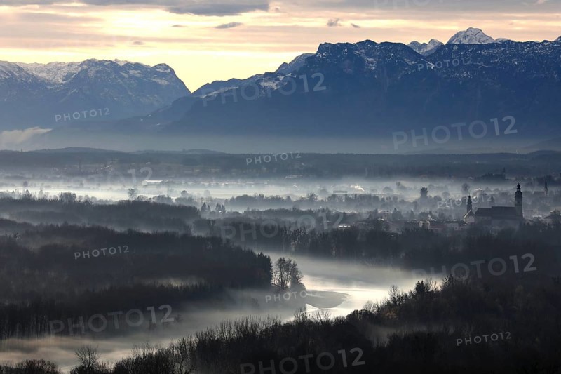 Salzach and Tittmoning in the morning mist