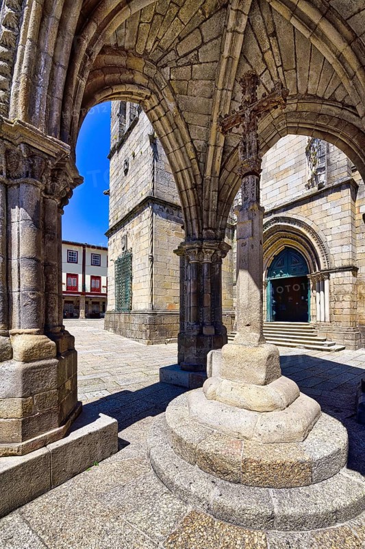 Largo da Oliveira Square