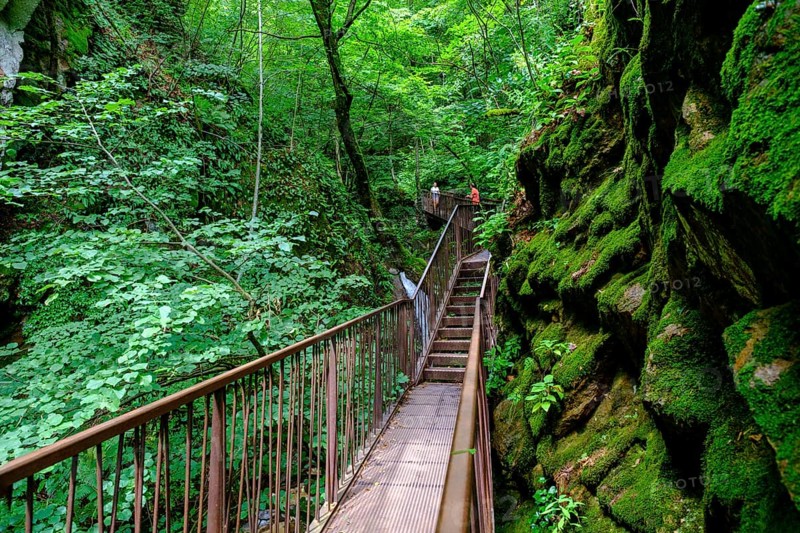 Stairs and footbridges