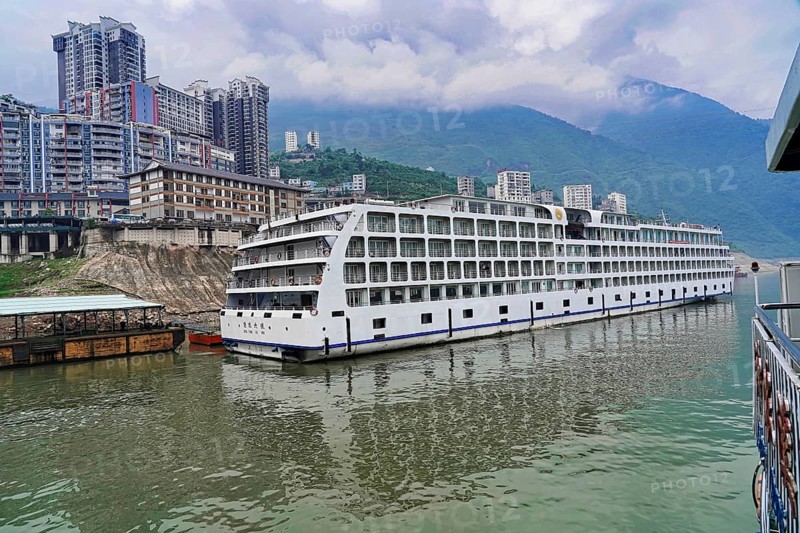 Cruise ship on the Yangtze River