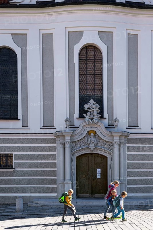 Entrance gate