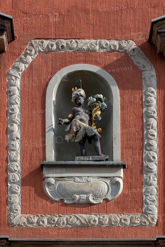 Sculpture with cornucopia in a niche on the facade of the Mohrenapotheke since 1890
