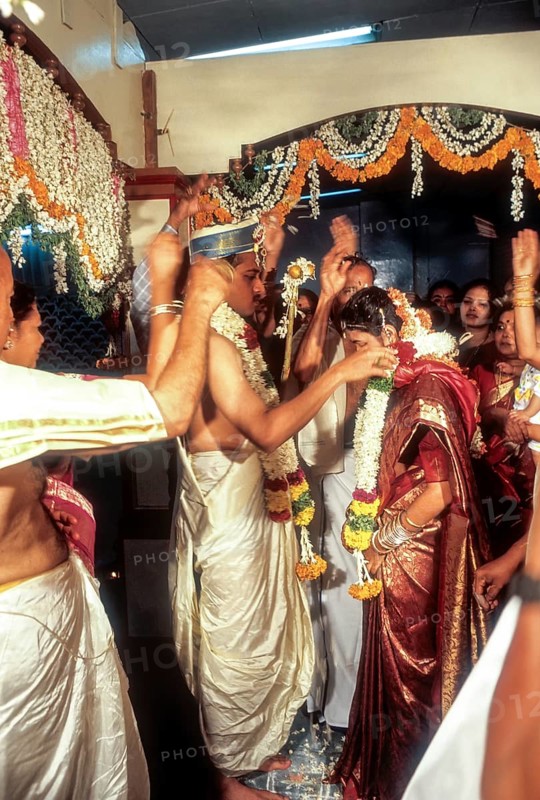 Exchanging garlands wedding sequence of Udupi Shivalli Madhwa Brahmin