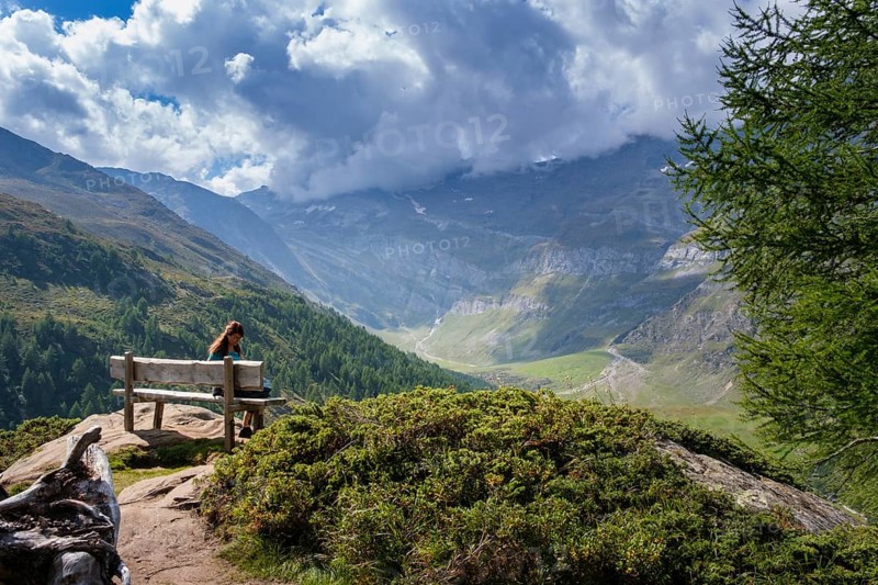 Hiker resting on the Panorama Trail