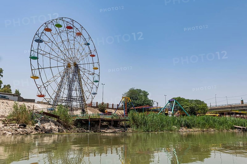Ferris wheel along the Tigris river