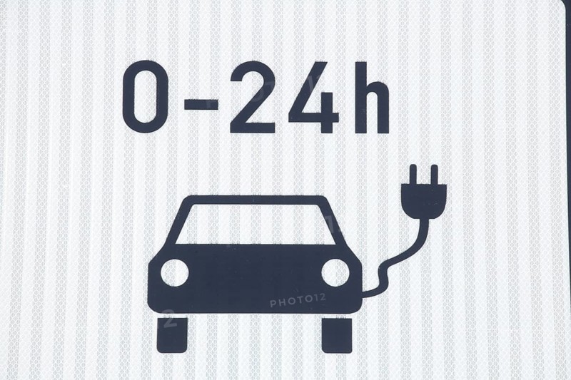 Traffic sign Parking and charging station for electric cars