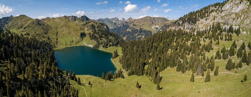 Oberstockesee with view to Sattelspitz and Gantrisch