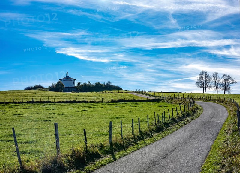 Access road to the Ecumenical Gallus Chapel near Leutkirch-Tautenhofen