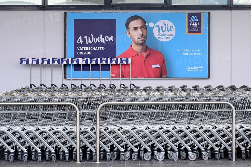 Aldi poster advertising 4 weeks paternity leave