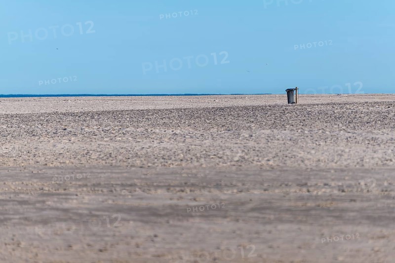 Rubbish bin at the bathing beach