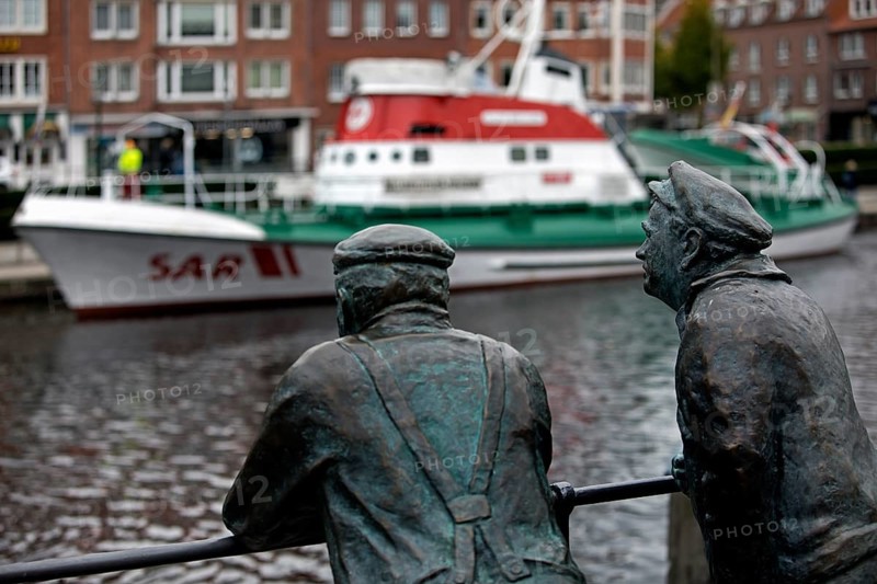 Bronze statues of dolphin spitters at the Ratsdelft