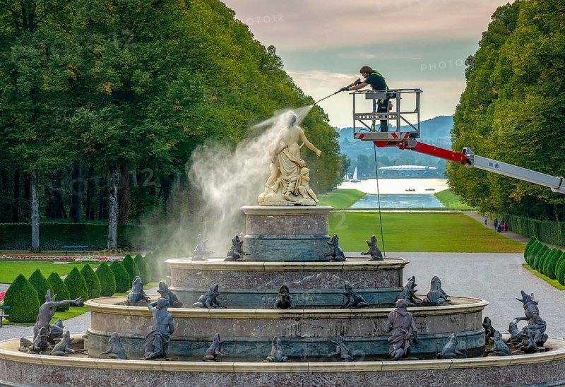 Cleaning of the Apollo Basin on Herreninsel on Lake Chiemsee
