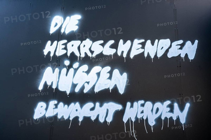 Slogan at the entrance of the Temporary 360 Degree Panorama Installation at Checkpoint Charlie