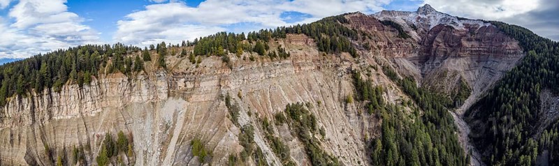 Aldeiner Weisshorn with geological layers in the canyon of the Bletterbach Gorge