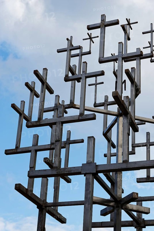 Sculpture of crosses