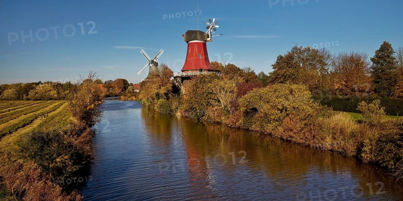 Twin mills at the old Greetsiel tidal flat