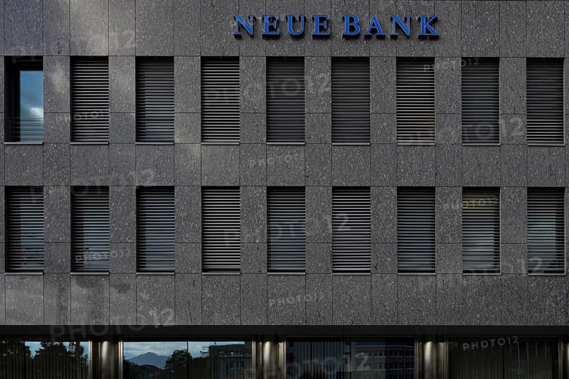 Building and lettering Neue Bank