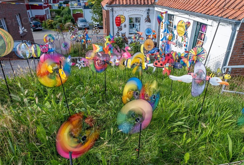 Wind chimes in front of a shop for stunt kites and more at the harbour of Greetsiel