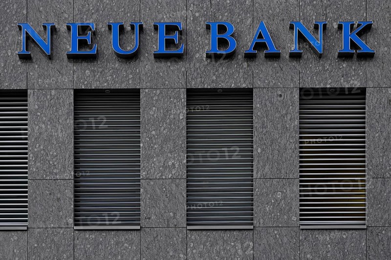 Building and lettering Neue Bank