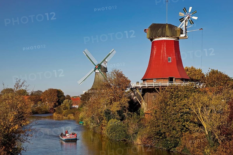 Twin mills at the old Greetsiel tidal flat