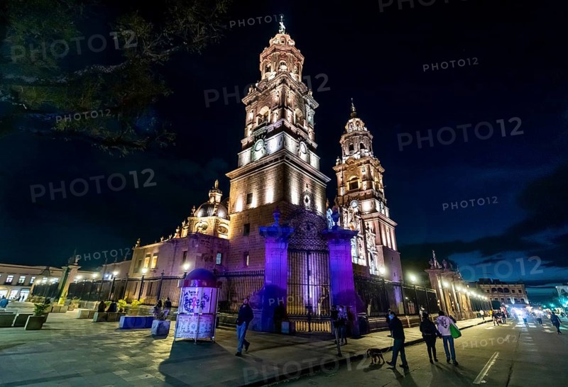 Morelia cathedral at night
