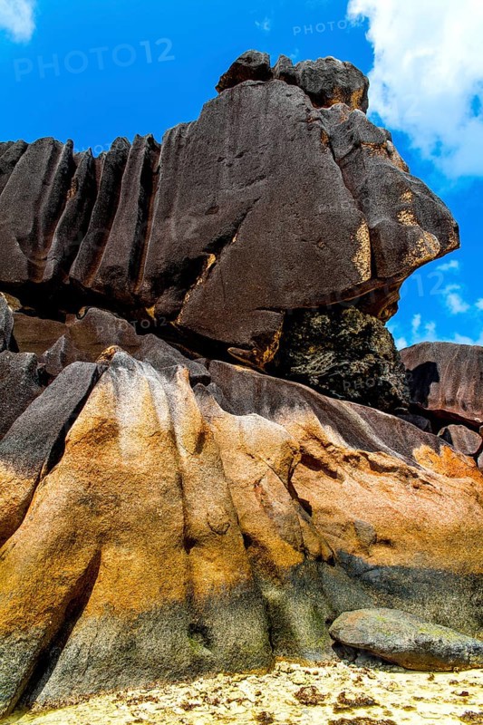 Granite rock landscapes at the side of Baie Laraie beach