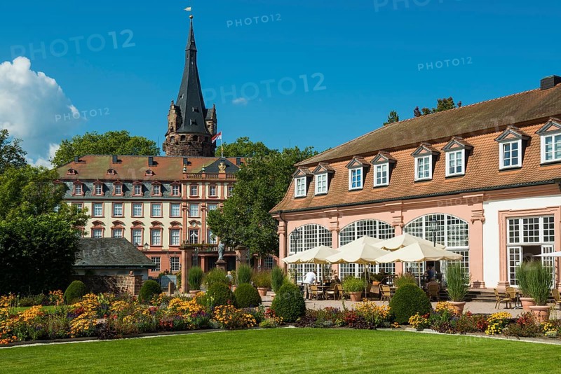 Pleasure garden with castle and orangery