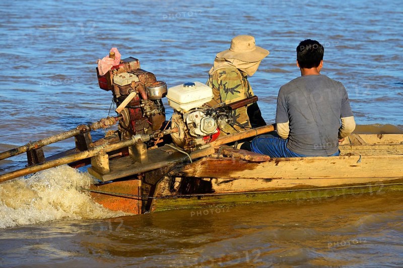 Longboat on the Rio Alto Beni