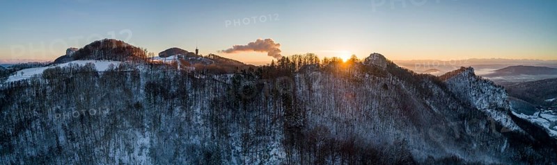 Sunrise at the Frohburg castle ruins and Geissflue summit cross