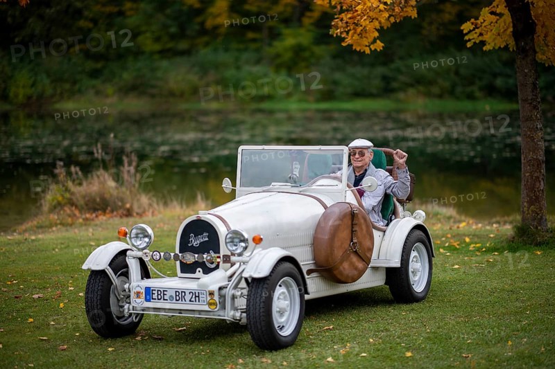 An elderly gentleman sitting in his replica of a 1923 Bugatti 35 B